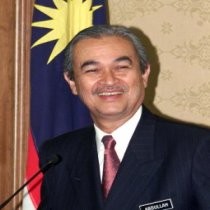 Menteri Malaysia Peringatkan Para Pegawai Negeri